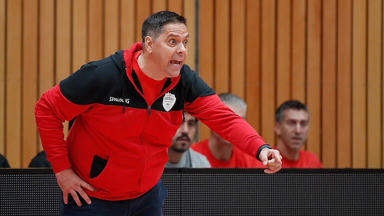 Trainer Sasa Filipovski hofft auf einen Sieg seiner Baskets gegen die Telekom Baskets Bonn. Trainer Sasa Filipovski hofft auf einen Sieg seiner Baskets gegen die Telekom Baskets Bonn.