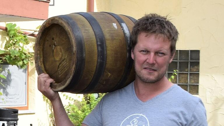 Manuel Müller, Inhaber der Halsbacher Kleinbrauerei Goikelbräu. Manuel Müller, Inhaber der Halsbacher Kleinbrauerei Goikelbräu.