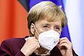 FFP2-Masken schützen nicht nur andere, sondern auch den Träger selbst vor einer Infektion mit dem Corona-Virus. Vor zwei Tagen hat Bundeskanzlerin Angela Merkel angekündigt, dass der Bund solche Masken an Risikopatienten ausgeben will. Kostenlos.