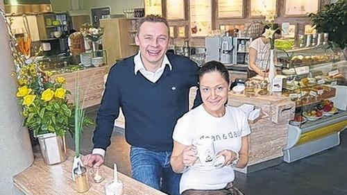 Gastgeber im „dean & david“: Enchilada-Gesellschafter Karsten Rupp und Geschäftsführerin Beatrix Fini.H. KRIENER Gastgeber im „dean & david“: Enchilada-Gesellschafter Karsten Rupp und Geschäftsführerin Beatrix Fini.H. KRIENER