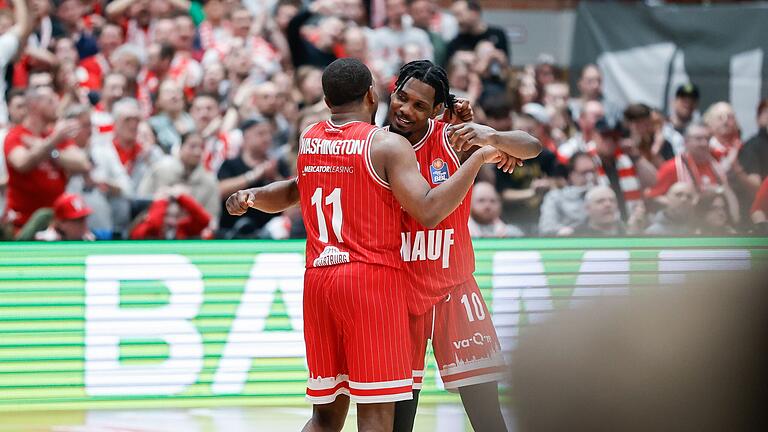 Können die Würzburg Baskets bei den EWE Baskets Oldenburg einen weiteren Sieg bejubeln? Können die Würzburg Baskets bei den EWE Baskets Oldenburg einen weiteren Sieg bejubeln?