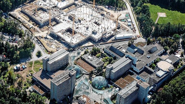 Beeindruckend: die Großbaustelle am Rhön-Klinikum Campus in Bad  Neustadt. Baukosten: 180 Millionen Euro.