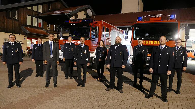 Nach längerer Durststrecke konnte die Freiwillige Feuerwehr Mellrichstadt die Dienst- und Jahresversammlung von Wehr und Verein wieder abhalten. Im Bild (von links) Kommandant Timo Kolano, sein Stellvertreter Benjamin Trapp, Bürgermeister Michael Kraus, Wolfgang Schultheis, der Vorsitzende des Feuerwehrvereins, Christian Schmitt, Katharina Hanke, Philipp Müller, Lukas Budde, Philipp Leeb und Steffen Pfeiffer. Nach längerer Durststrecke konnte die Freiwillige Feuerwehr Mellrichstadt die Dienst- und Jahresversammlung von Wehr und Verein wieder abhalten. Im Bild (von links) Kommandant Timo Kolano, sein Stellvertreter Benjamin Trapp, Bürgermeister Michael Kraus, Wolfgang Schultheis, der Vorsitzende des Feuerwehrvereins, Christian Schmitt, Katharina Hanke, Philipp Müller, Lukas Budde, Philipp Leeb und Steffen Pfeiffer.