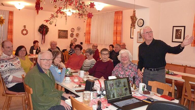 Besucher des letzten Treffens 2023 im AWO-Clubheim, von ganz rechts Peter Honecker. Besucher des letzten Treffens 2023 im AWO-Clubheim, von ganz rechts Peter Honecker.