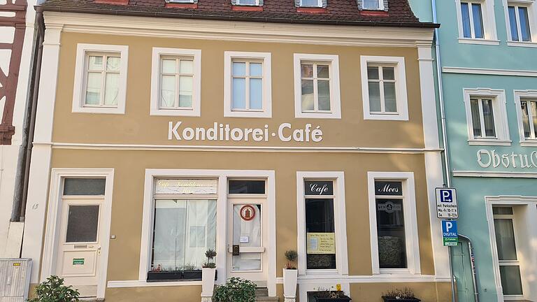 Konditorei Café Mees war 150 Jahre lang fester Bestandteil der Volkacher Altstadt. Nach ihrem Kauf 2007 renovierten und sanierten Reinhard Huber und Ute Müller-Harag das Haus. Konditorei Café Mees war 150 Jahre lang fester Bestandteil der Volkacher Altstadt. Nach ihrem Kauf 2007 renovierten und sanierten Reinhard Huber und Ute Müller-Harag das Haus.