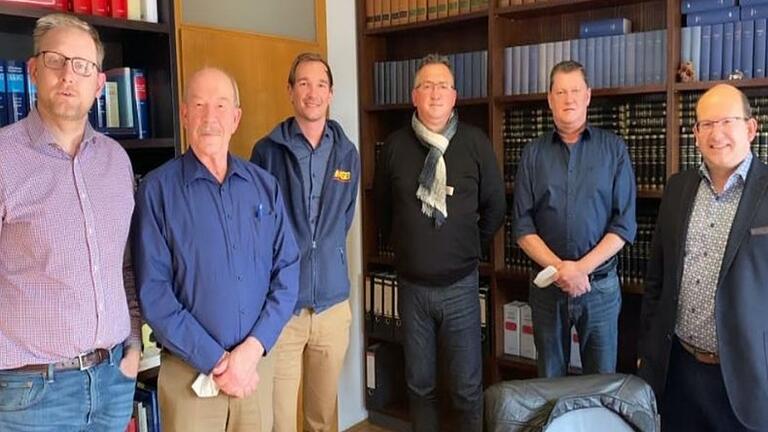 Zusammenschluss der Bünde (von links): Martin Lenhardt (stellvertretender Vorsitzender ASB Schweinfurt), Hans Werner Loew (Vorsitzender ASB Würzburg), Michael Holzwarth (Geschäftsführer ASB Würzburg), Jochen Löser (Geschäftsstellenleiter ASB Schweinfurt), Volker Röder (Vorstandsmitglied ASB Schweinfurt), Udo Feldinger (stellvertretender Vorsitzender ASB Würzburg). Zusammenschluss der Bünde (von links): Martin Lenhardt (stellvertretender Vorsitzender ASB Schweinfurt), Hans Werner Loew (Vorsitzender ASB Würzburg), Michael Holzwarth (Geschäftsführer ASB Würzburg), Jochen Löser (Geschäftsstellenleiter ASB Schweinfurt), Volker Röder (Vorstandsmitglied ASB Schweinfurt), Udo Feldinger (stellvertretender Vorsitzender ASB Würzburg).