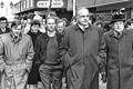 Stadtrundgang mit Bundeskanzler: Kurz vor Weihnachten 1984 war Helmut Kohl mit (von links) Philipp Jenninger, Walter Eykmann, Barbara Stamm, Wolfgang Schäuble, Walter Wallmann und Wolfgang Bötsch in der Würzburger Fußgängerzone unterwegs.