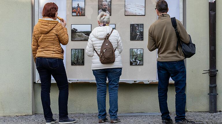 Die World-Press-Fotoausstellung lockte im Frühjahr Tausende von Besuchern vor die Schaufenster der Kitzinger Innenstadt. Die World-Press-Fotoausstellung lockte im Frühjahr Tausende von Besuchern vor die Schaufenster der Kitzinger Innenstadt.
