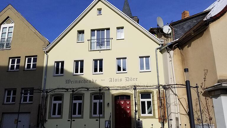 Die Weinschenke von Alois Dörr befindet sich im Winter-Lockdown. Doch Wirt Jochen Pechthold schmiedet schon mit 'Schoppen, Sang und Pflasterklang' Pläne für die Eröffnung im Frühsommer.