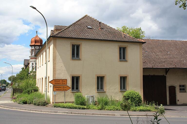 Das Jugendhaus an der Ecke Bahnhofstraße/Dreimühlenstraße in Gerolzhofen ist seit über einem Jahr geschlossen. Ab September soll es wieder regelmäßig geöffnet sein. Das Jugendhaus an der Ecke Bahnhofstraße/Dreimühlenstraße in Gerolzhofen ist seit über einem Jahr geschlossen. Ab September soll es wieder regelmäßig geöffnet sein.