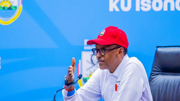 Ruandischer Präsident Kagame - 99 Prozent nach Auszählung von fast 80 Pozent der Stimmen: Kagame vor vierter Amtszeit. Ruandischer Präsident Kagame - 99 Prozent nach Auszählung von fast 80 Pozent der Stimmen: Kagame vor vierter Amtszeit.