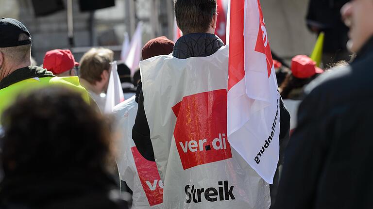 Mit einem Streik der Busfahrer legte die Gewerkschaft Ver.di am Freitag den Würzburger Busverkehr lahm. Nun sind weitere Streiks geplant.