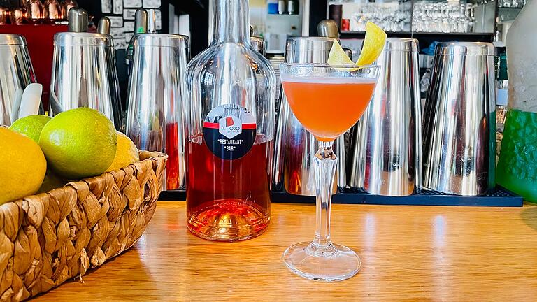 Erdbeer Daiquiri mit selbstgemachtem Erdbeer-Rum. Erdbeer Daiquiri mit selbstgemachtem Erdbeer-Rum.