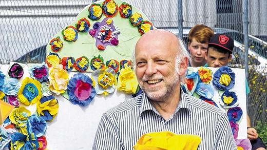 Abschied nach 38 Jahren: Der langjährige Schulleiter der Privaten Wirtschaftsschule O. Pelzl, Leonhard Kommer, geht in den Ruhestand. Abschied nach 38 Jahren: Der langjährige Schulleiter der Privaten Wirtschaftsschule O. Pelzl, Leonhard Kommer, geht in den Ruhestand.