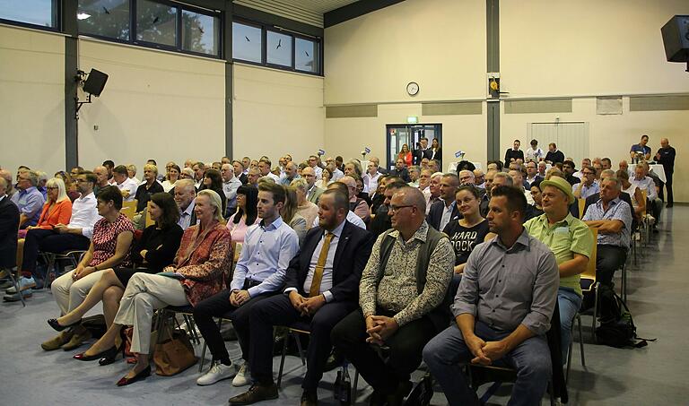 Bei der Delegiertenversammlung im Bundeswahlkreis Main-Spessart/Miltenberg war die Grafschaftshalle in Altfeld am Freitag gut besucht. Bei der Delegiertenversammlung im Bundeswahlkreis Main-Spessart/Miltenberg war die Grafschaftshalle in Altfeld am Freitag gut besucht.