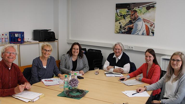 Sie organisieren die erste Freiwilligenmesse im Landkreis Kitzingen: Herbert Köhl und Manuela Link (Landratsamt), Lisa Kriesinger (WirKT), Bürgermeisterin Astrid Glos, Sabrina Stemplowski (Referentin Ehrenamt) und Isabella Tregel (GemeinSinn).