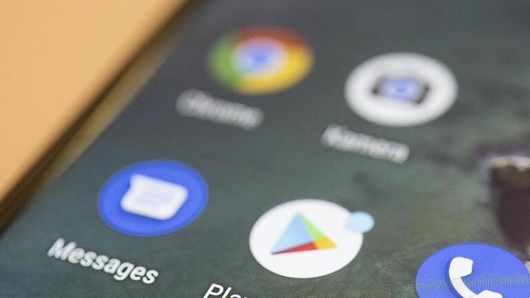 Wer das Gefühl hat, im Play Store zu viel Geld zu lassen, kann dort bald eine Budget-Funktion aktivieren, die über die Ausgaben wacht. Foto: Robert Günther       -  Android-Nutzer sollten im Playstore von Google Vorsicht walten lassen. Derzeit ist ein gefährlicher Trojaner namens Xenomorph im Umlauf.