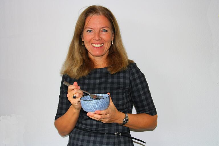 Britta Habersack schlägt die Knoblauch-Mayo selbst. Britta Habersack schlägt die Knoblauch-Mayo selbst.