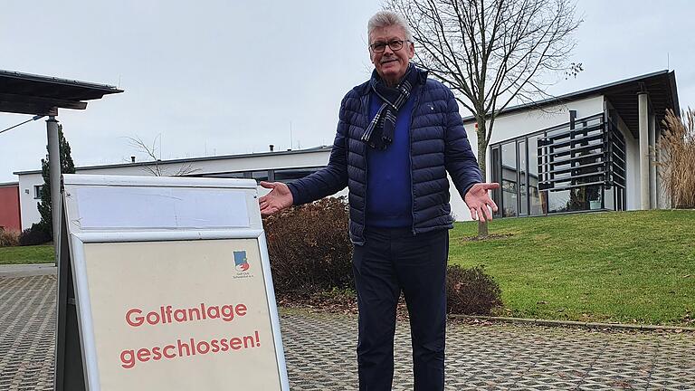 Wie geht es weiter? Das weiß Manfred Filko nicht. Er hebt ratlos die Hände vor dem verwaisten Clubheim. Wie geht es weiter? Das weiß Manfred Filko nicht. Er hebt ratlos die Hände vor dem verwaisten Clubheim.