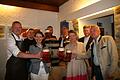 Vor dem ersten Schluck: (von links) Marktheidenfelds Bürgermeister Thomas Stamm, Veit Pfeuffer-Martin, Landrätin Sabine Sitter, Helmut Eschenbach (Betriebsrat der Martinsbräu), Festwirt Christian Papert, Maria Martin, Braumeister Luis Pfeuffer-Martin und Joachim Papert.