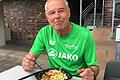 Mahlzeit: Als Torwarttrainer im Rentenalter muss man auf sich und seinen Körper achten. Für Norbert Kleider gibt's zwischen zwei Trainingseinheiten einen Salat.