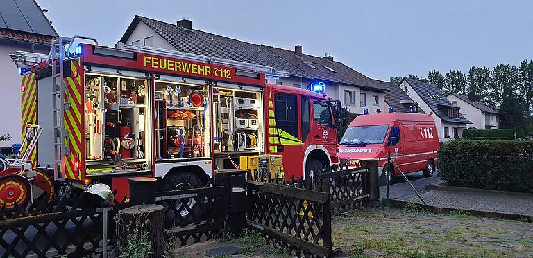 Die Feuerwehr Zellingen rückte mit schwerem Gerät an, um die Keller auszupumpen. Die Feuerwehr Zellingen rückte mit schwerem Gerät an, um die Keller auszupumpen.