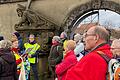 Etwa 60 Teilnehmer erfuhren auf der „Querfeldein“-Wanderung mehr über die Geschichte und Bedeutung der Bildstöcke in Großlangheim.