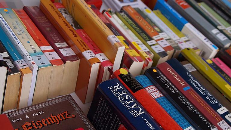 400 Bücher waren allein im Flohmarkt-Angebot des Stadtbücherei.