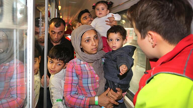 Am Würzburger Hauptbahnhof stoppte am 17. September 2015 auch dieser Zug, gefüllt mit Geflüchteten.