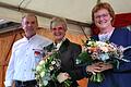 Blumen zum Abschied: Fredi Breunig mit seinem Überraschungsgast Gloria von Thurn und Taxis und der Europaabgeordneten Monika Hohlmeier.