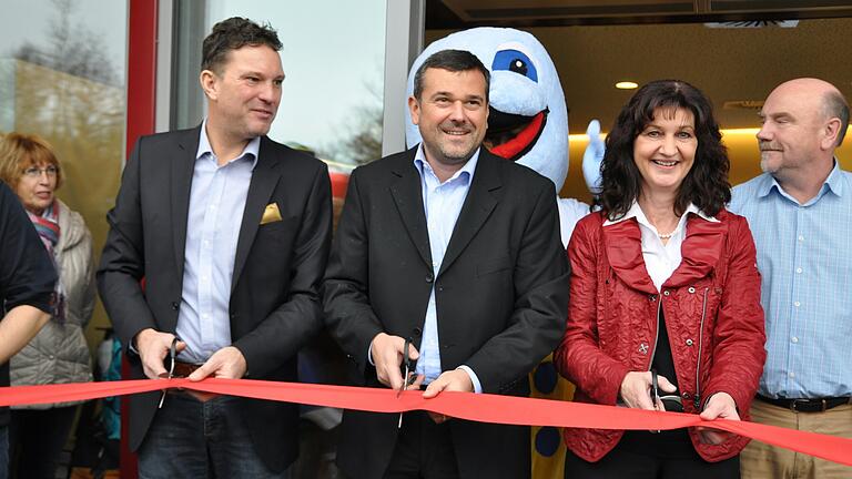 2012: Eröffnung der Wonnemar-Erlebnistherme in Marktheidenfeld. Von links: Badmanager Wilko van Rijn, Interspa-Geschäftsführer Volker Kurz und Bürgermeisterin Helga Schmidt-Neder. 2012: Eröffnung der Wonnemar-Erlebnistherme in Marktheidenfeld. Von links: Badmanager Wilko van Rijn, Interspa-Geschäftsführer Volker Kurz und Bürgermeisterin Helga Schmidt-Neder.