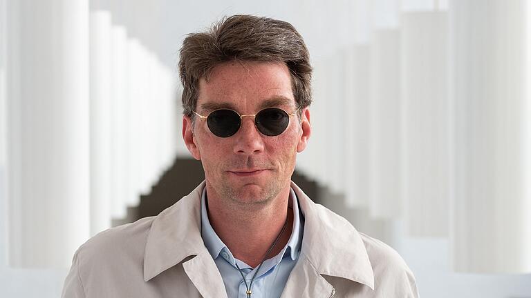 Marco Goecke, soeben entlassener Ballettdirektor der Staatsoper Hannover, hatte vor einigen Tagen eine Kritikerin mit Hundekot attackiert. Marco Goecke, soeben entlassener Ballettdirektor der Staatsoper Hannover, hatte vor einigen Tagen eine Kritikerin mit Hundekot attackiert.