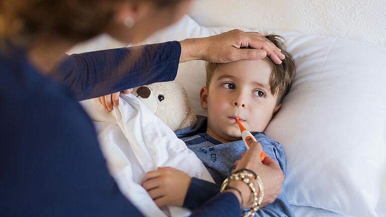 Husten, Atemnot, hohes Fieber: Zahlreiche Kinder in Unterfranken stecken sich aktuell mit dem Grippevirus an. Husten, Atemnot, hohes Fieber: Zahlreiche Kinder in Unterfranken stecken sich aktuell mit dem Grippevirus an. 