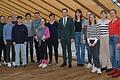 Zehn Medizinstudentinnen nehmen an der laufenden Aktion 'Schweinfurter Praktikum Plus – Hausarzt im Grünen' teil. Auf dem Programm stand auch ein Besuch am Landratsamt Schweinfurt, wo sie von Landrat Florian Töpper (Sechster von rechts) begrüßt wurden. Links neben dem Landrat Anja Lehmeyer von der Gesundheitsregionplus, Weiterbildungsassistentin Samira Runge, Dr. Jürgen Schott und Dr. Astrid Schott.