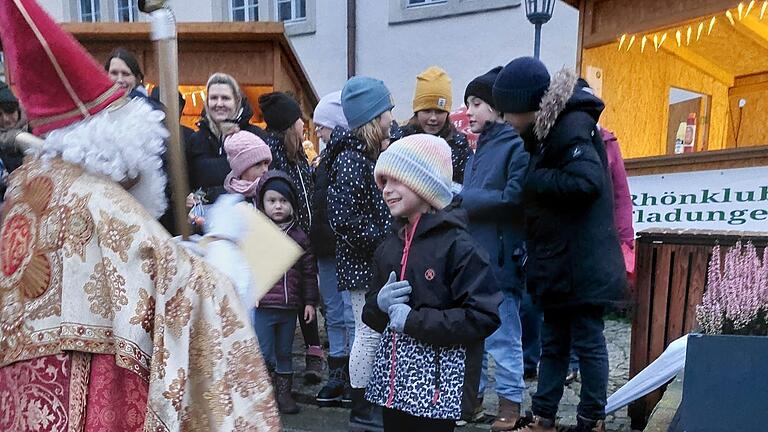 Mädchen mit dem Hl. Nikolaus.