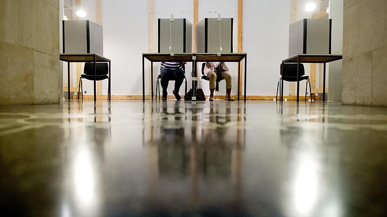 Am Sonntag, 15. März 2020, finden die Kommunalwahlen in Bayern statt. Nicht alle amtierenden Bürgermeister und Landräte kandidieren erneut. (Symbolbild) Am Sonntag, 15. März 2020, finden die Kommunalwahlen in Bayern statt. Nicht alle amtierenden Bürgermeister und Landräte kandidieren erneut. (Symbolbild)