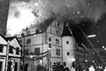 Silvesternacht 1984: Durch eine Feuerwerksrakete fängt der Dachstuhl des Kitzinger Rathauses Feuer und verursacht zwei Millionen Mark Schaden.