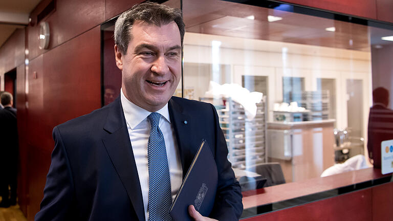 dpa       -  dpatopbilder - 21.03.2018, Bayern, München: Markus Söder (CSU), Ministerpräsident von Bayern, kommt vor der Sondersitzung des bayerischen Landtags zu einer CSU-Fraktionssitzung. Nach der Wahl von Söder zum neuen Ministerpräsidenten wird heute sein Ministerrat ernannt. Foto: Sven Hoppe/dpa +++ dpa-Bildfunk +++