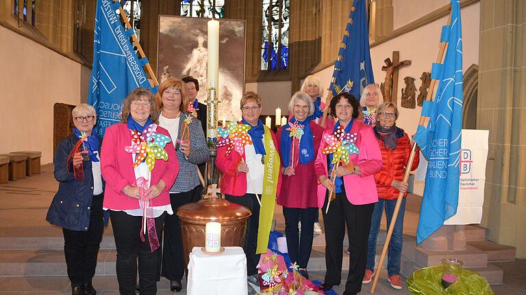 Frauenbundsfrauen fordern die Öffnung der Weiheämter in der katholischen Kirche für Frauen Frauenbundsfrauen fordern die Öffnung der Weiheämter in der katholischen Kirche für Frauen