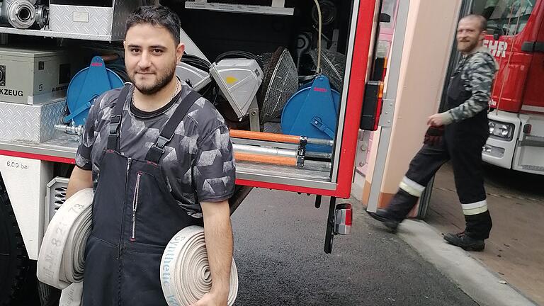 Fadel Mohamad Alali engagiert sich bei der Freiwilligen Feuerwehr. Damit will er dem Land, das ihn aufgenommen hat, etwas zurückgeben.