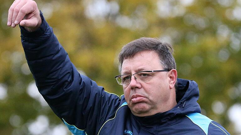 Konnte mit der Leistung seiner Mannschaft nicht zufrieden sein: Rimpars Trainer Harald Funsch Konnte mit der Leistung seiner Mannschaft nicht zufrieden sein: Rimpars Trainer Harald Funsch