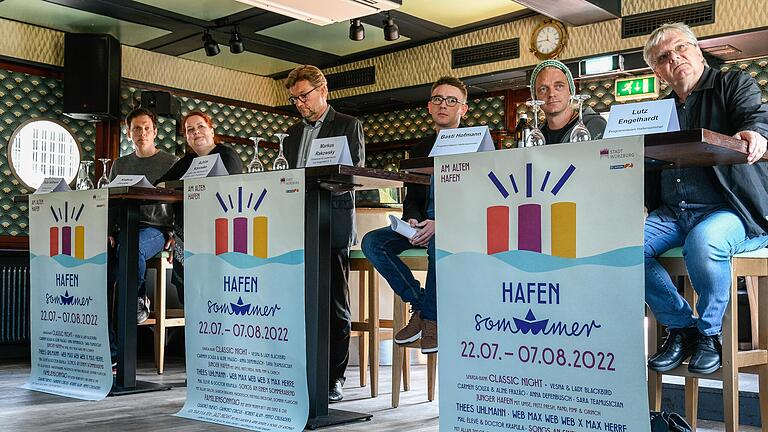 Weltmusik, Pop und Jazz: Was beim Würzburger Hafensommer in diesem Jahr geplant ist, wurde auf einer Pressekonferenz vorgestellt (von links): Felix Hofmann, Kathrin Jacobs, Achim Könneke, Markus Rakowsky, Basti Hofmann, Lutz Engelhardt. Weltmusik, Pop und Jazz: Was beim Würzburger Hafensommer in diesem Jahr geplant ist, wurde auf einer Pressekonferenz vorgestellt (von links): Felix Hofmann, Kathrin Jacobs, Achim Könneke, Markus Rakowsky, Basti Hofmann, Lutz Engelhardt.