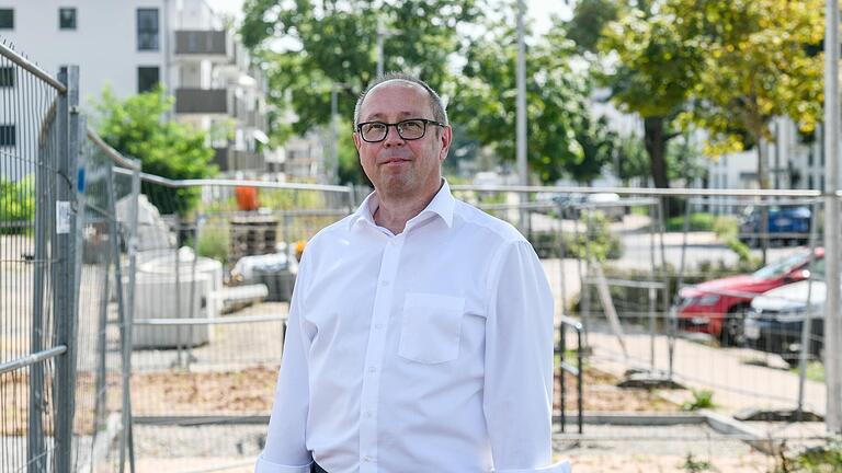 Der Schweinfurter Baureferent Ralf Brettin ist mit dem Fortschritt bei der Konversion in der Stadt Schweinfurt sehr zufrieden, insbesondere im neuen Stadtteil Bellevue.