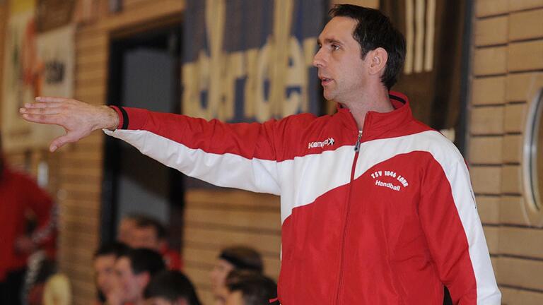 Er macht klar, dass eine Teilnahme an Aufstiegsspielen für die Lohrer Handball derzeit nicht zu realisieren ist: Sven Lehmann, seines Zeichens Sportlicher Leiter Er macht klar, dass eine Teilnahme an Aufstiegsspielen für die Lohrer Handball derzeit nicht zu realisieren ist: Sven Lehmann, seines Zeichens Sportlicher Leiter