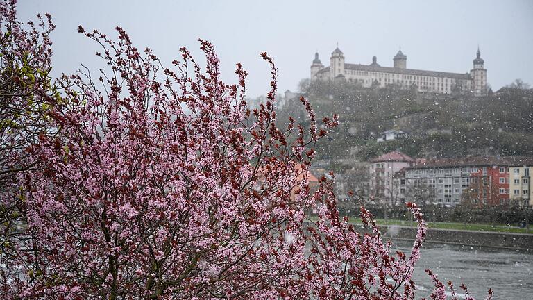 April, April, der macht, was er will: Das frühlingshaft-warme Wetter in Unterfranken ist einem winterlichen Tief gewichen. April, April, der macht, was er will: Das frühlingshaft-warme Wetter in Unterfranken ist einem winterlichen Tief gewichen.