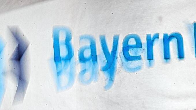 Bayern LB       -  Über ihre mittlerweile liquidierte Tochter in Luxemburg, Banque LBLux, könnte die BayernLB indirekt auch in die Offshore-Geschäfte verwickelt gewesen sein.