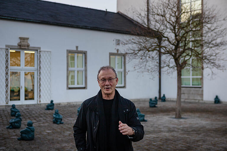 Künstler Ottmar Hörl bei der Vernissage im Innenhof der Schweinfurter Kunsthalle. Künstler Ottmar Hörl bei der Vernissage im Innenhof der Schweinfurter Kunsthalle.
