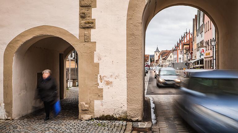 Noch gehen die Passantin und der Verkehr getrennte Wege, doch das könnte sich künftig ändern.&nbsp;