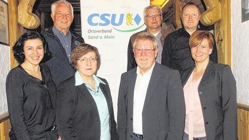 Der neue Vorstand des CSU-Ortsverbandes Sand mit (vorne, von links) Staatssekretärin Dorothee Bär, stellvertretender Vorsitzenden Ute Lutz, Vorsitzendem Gerhard Zösch und Stellvertreterin Andrea Rippstein sowie (hinten, von links) Schatzmeister Berthold Klauer, Pressewart Karl Seifert und Schriftführer Frank Mahr.