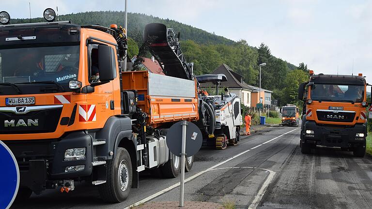 Weil die Fahrbahn erneuert wird, ist die B26 zwischen Sackenbach und Neuendorf bis voraussichtlich 11. September voll gesperrt.